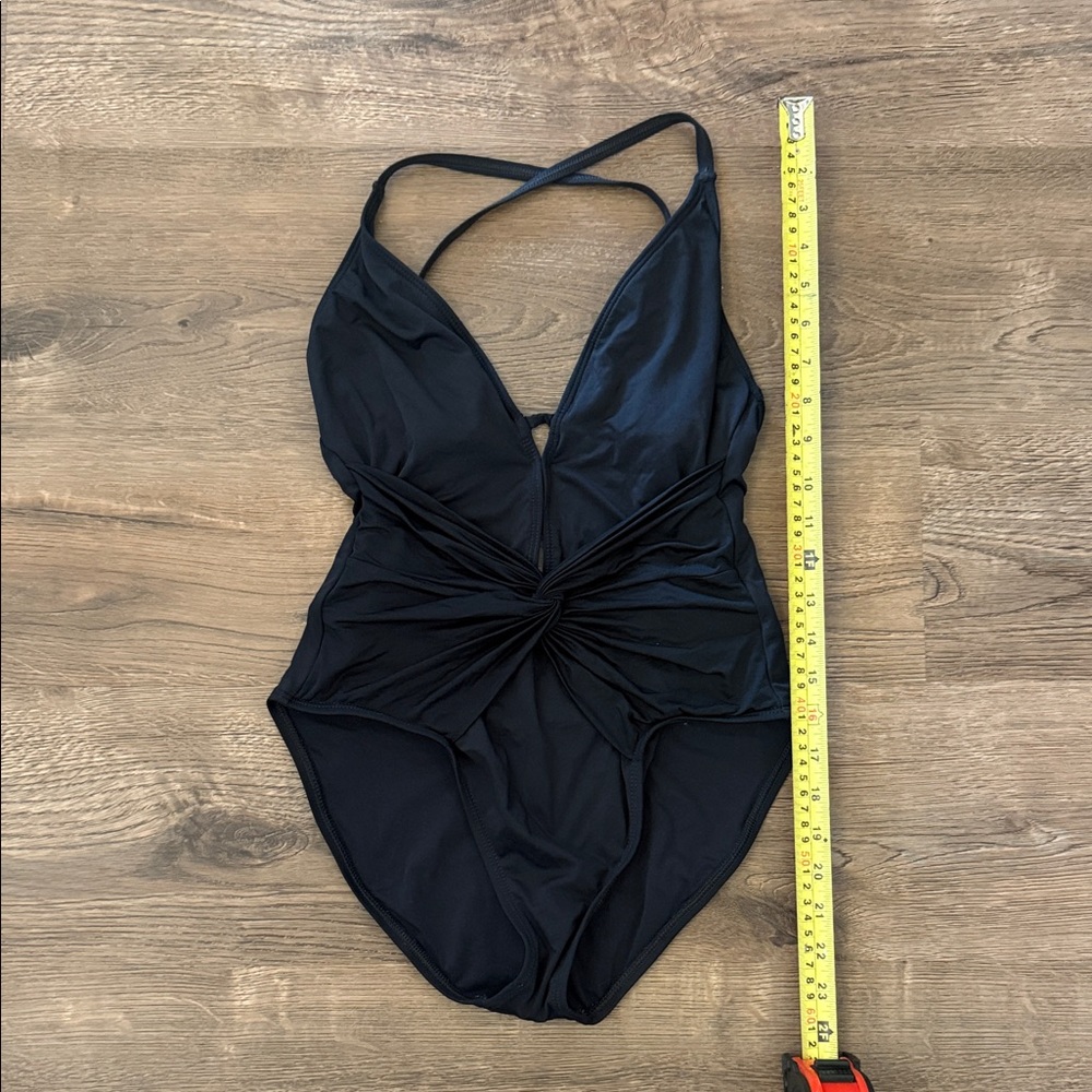 La Blanca Island Goddess One Piece Black Swimsuit Size 6/8